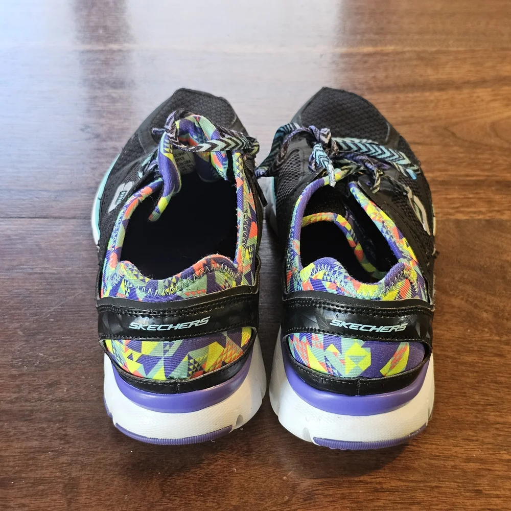 Skechers Women's Relaxed Fit Skech-Flex low-top athletic shoes Absract Patern